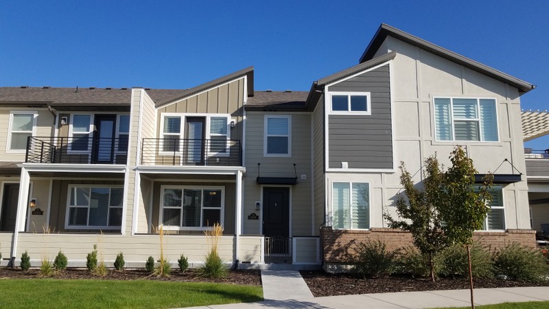 Farmington Townhome: 1199 W Jackson Ave