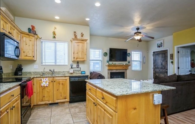 Eagle Mountain Townhome: 3857 E Cunninghill Dr