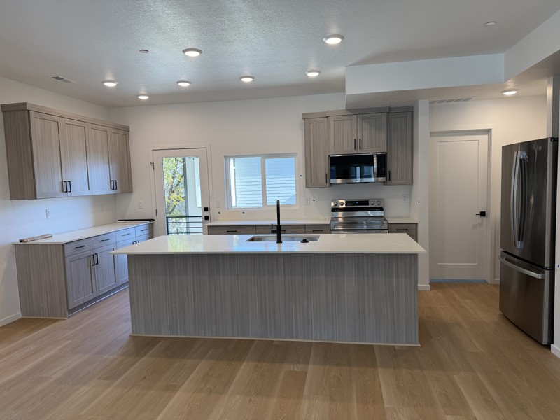Murray Townhome: 4338 S Main St