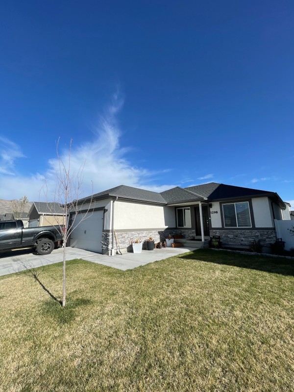 Eagle Mountain House: 1298 E Rachel Way