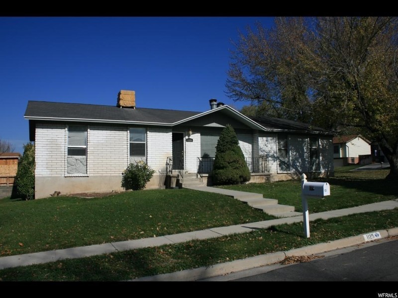 Sandy House: 1125 E Fallbrook Way