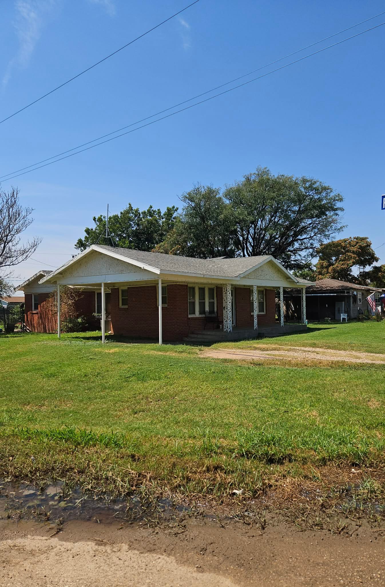 Lubbock House: 4118 E 3rd Pl