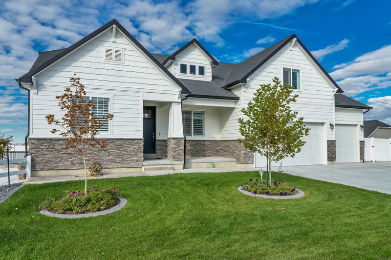 Grantsville House: 621 E Constance Way