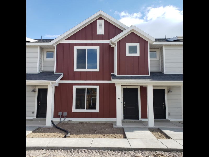 Saratoga Springs Townhome: 19 N Heading Ct