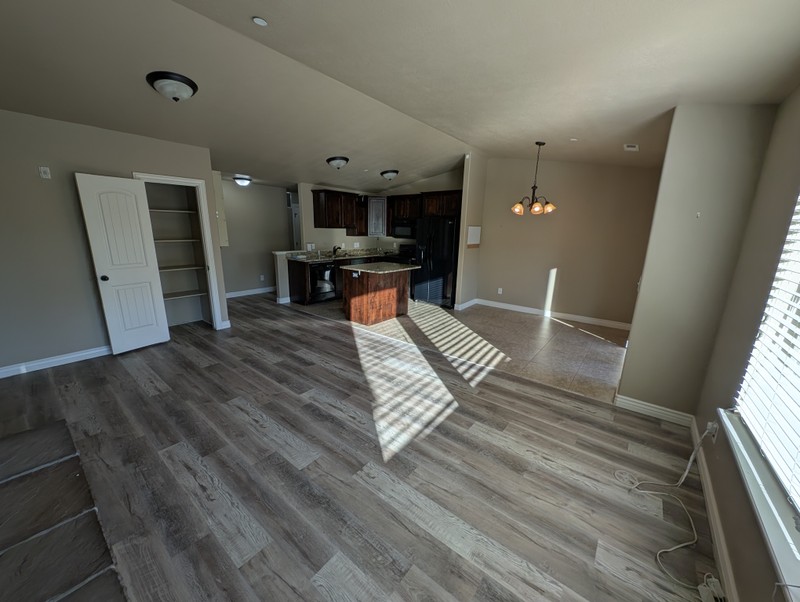Layton Condo: 909 S Main St
