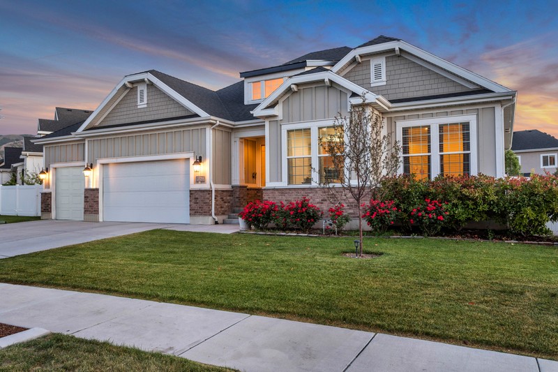 Draper House: 13320 S Lakemont Dr