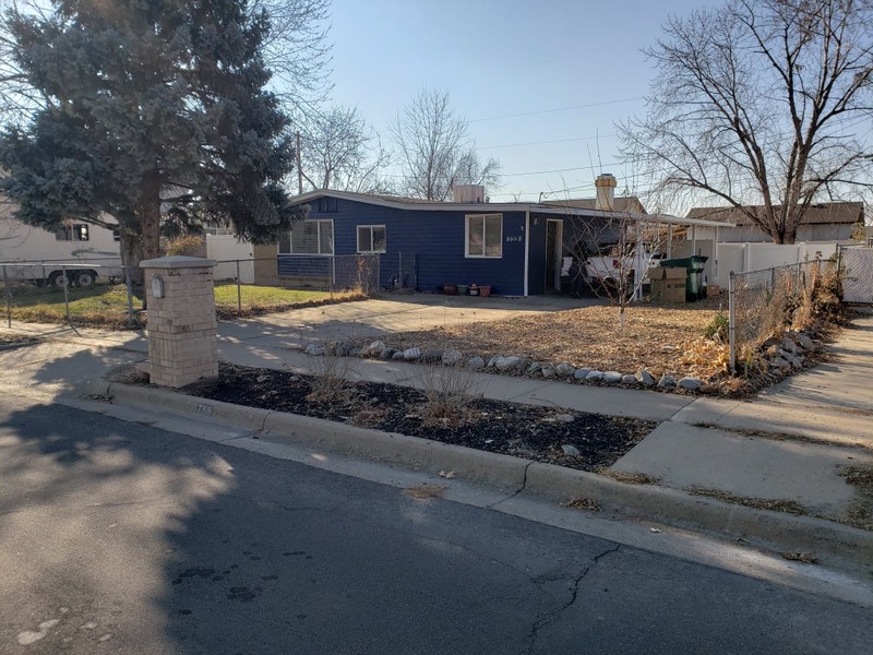 Layton House: 759 N Diamond St