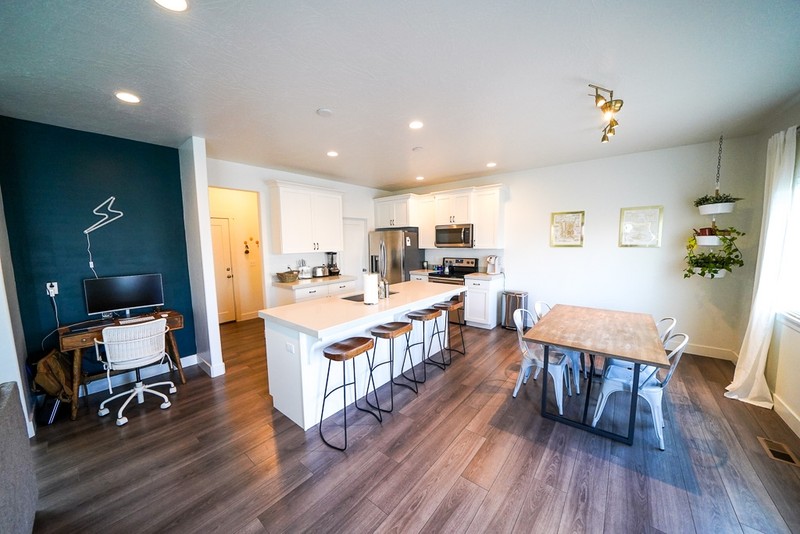 Vineyard Single Room: 441 N 100 W