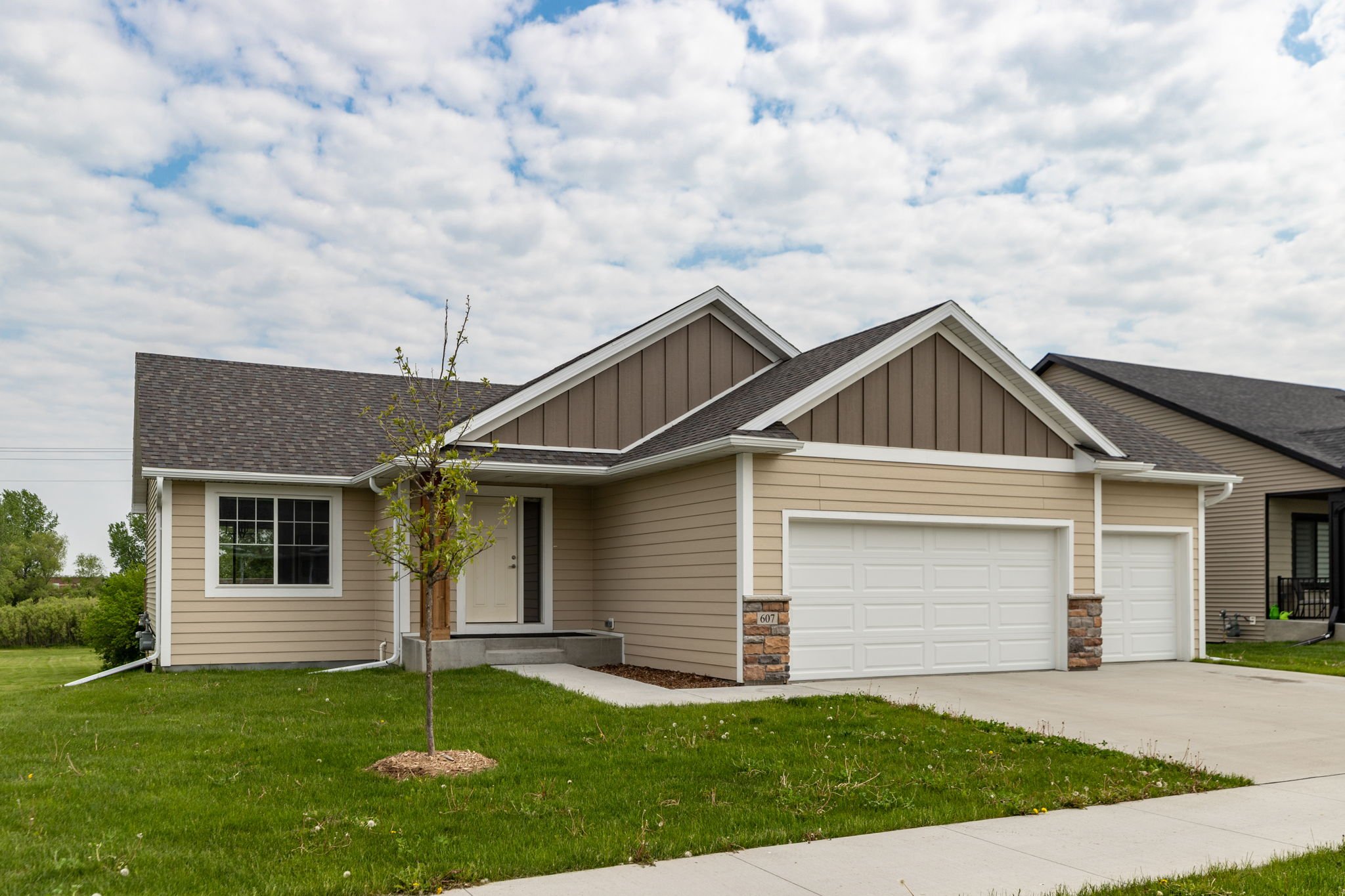 Byron House: 699 Steenhoek Ln NE