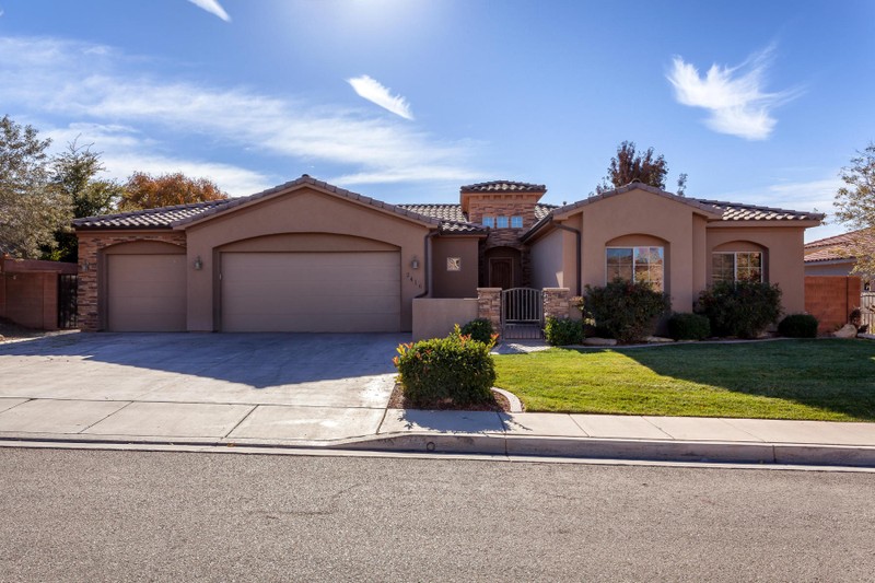 St George House: 2416 E 2860 S