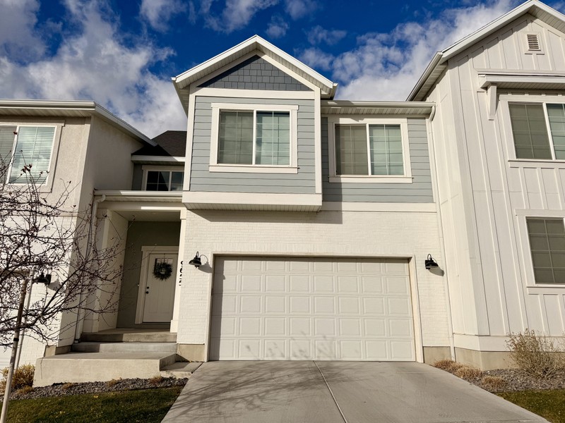 Eagle Mountain Townhome: 9655 N Aaron Ave