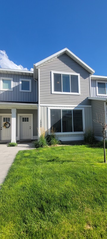 Logan Townhome: 1255 W 2401 S