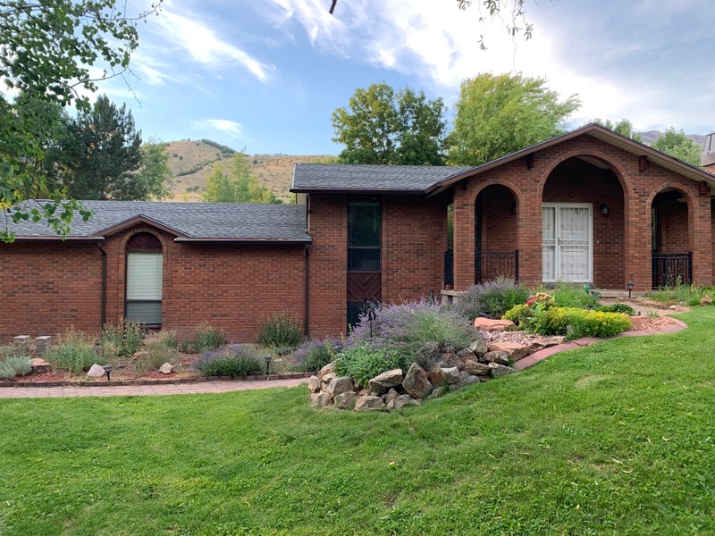 Huntsville House: 9818 E 200 S