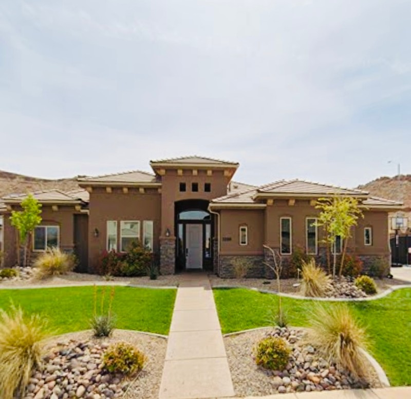 Saint George House: E Hazel Dr