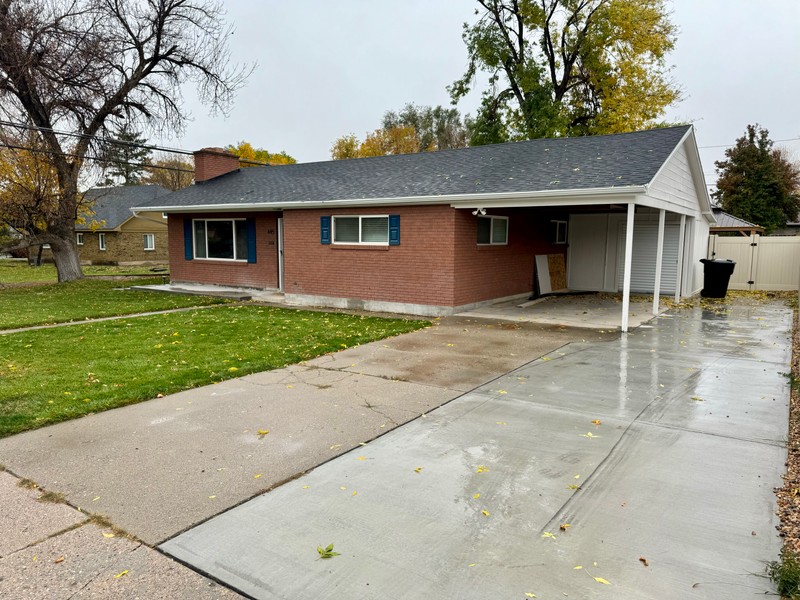 Springville House: 445 E 700 S