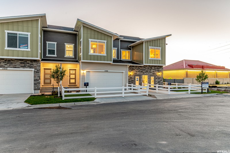 South Jordan Townhome: 11446 S Hollybrook Loop