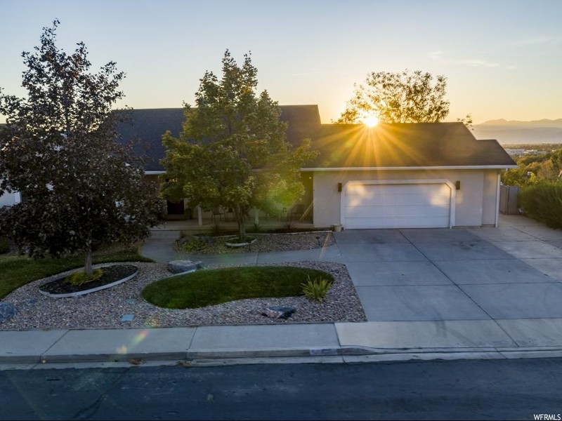 Pleasant Grove House: 10167 N Cottonwood Dr
