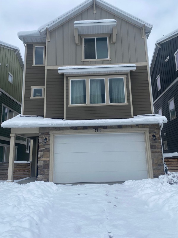 Midvale House: 7710 S Founder Point Ln