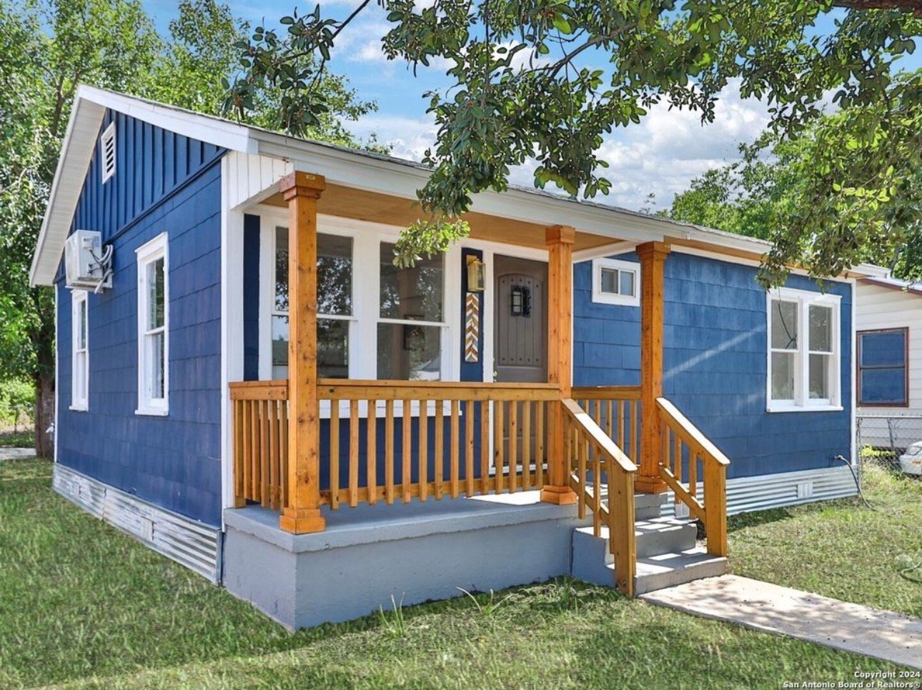 San Antonio House: 127 Burke Ave
