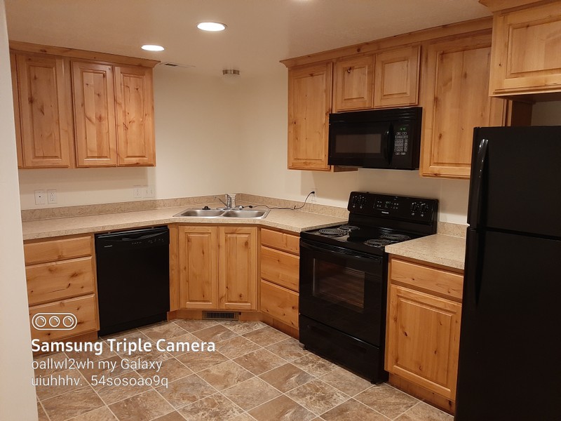 Santaquin Multiplex: 352 Stone Hollow Dr