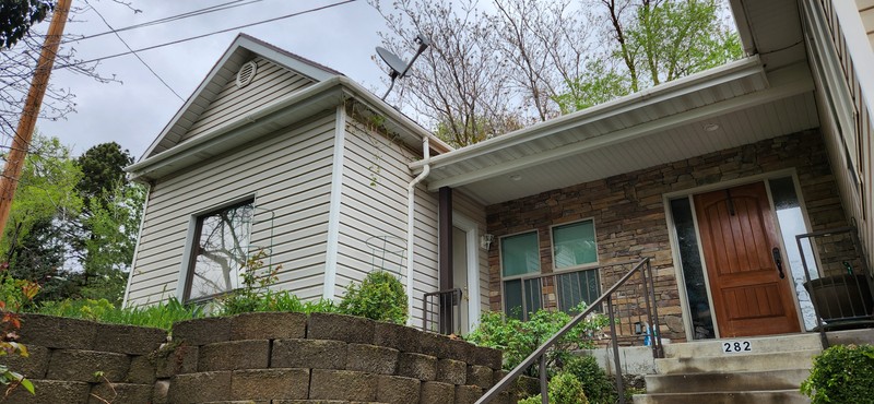 Centerville House: 282 N 700 E