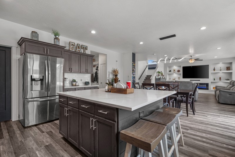 Vineyard House: 333 E 170 N