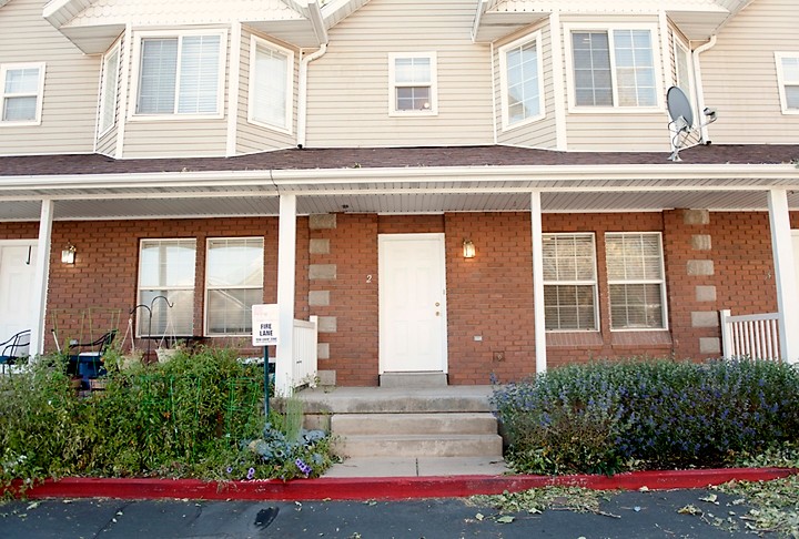 Bountiful Townhome: 260 E 400 N