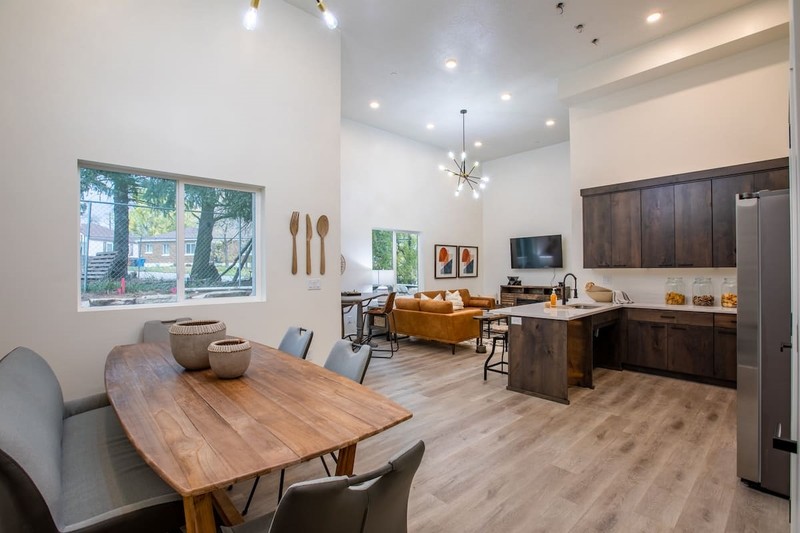 Ogden Apartment: 302 40th St