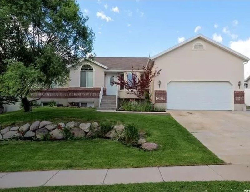 Herriman House: 4881 W Cave Peak Dr