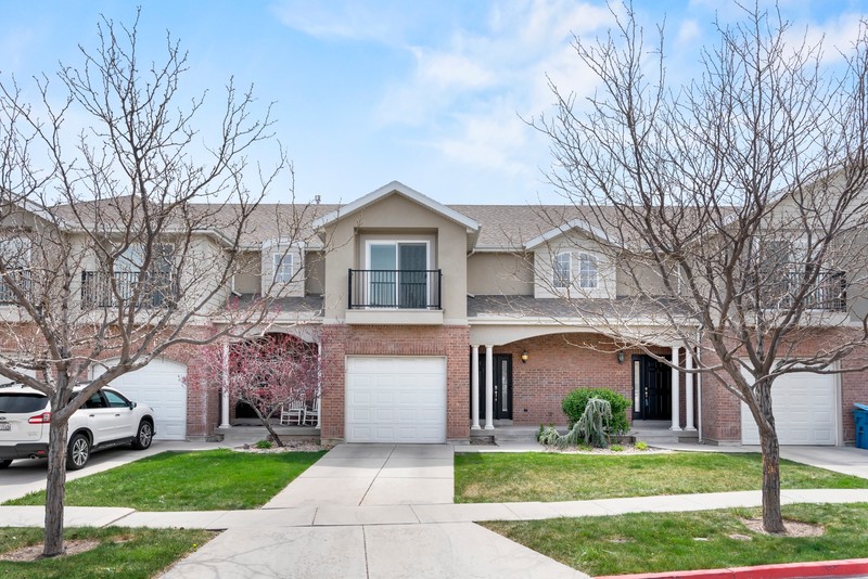 Saratoga Springs Townhome: 231 E Sunshine Dr
