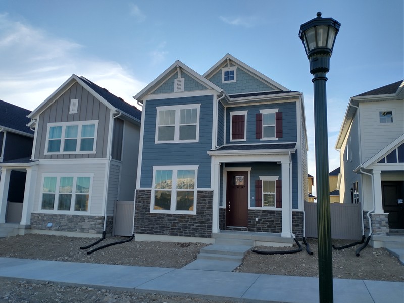 Highland House: 9751 N Featherstone Dr