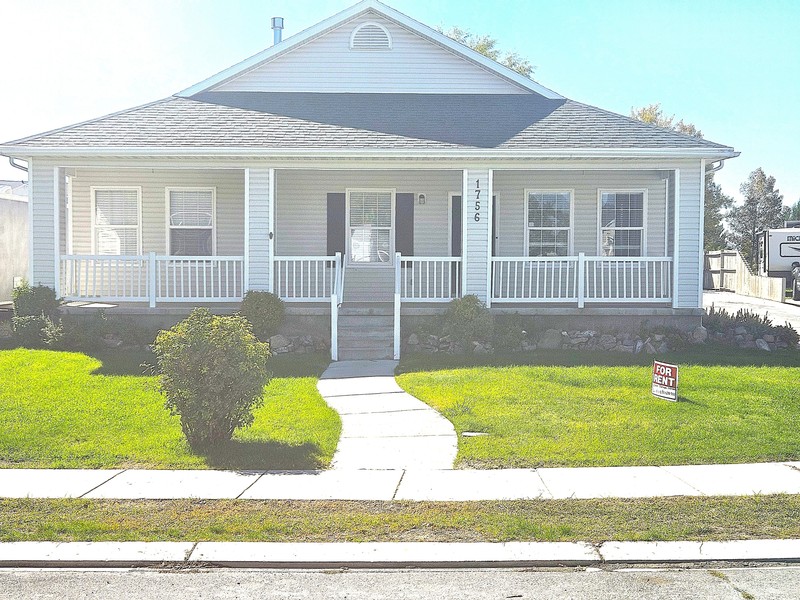 Eagle Mountain House: 1756 E West Pinion Cir