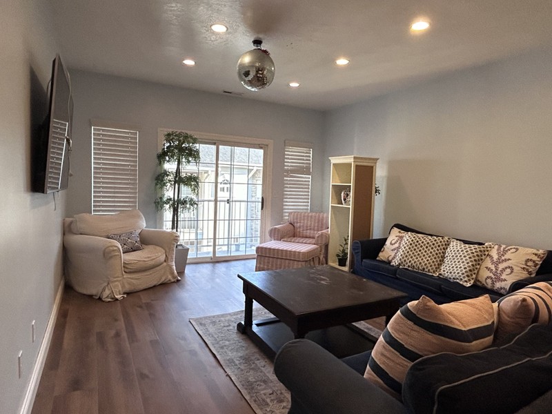 Provo Single Room: 432 N Seven Peaks Blvd
