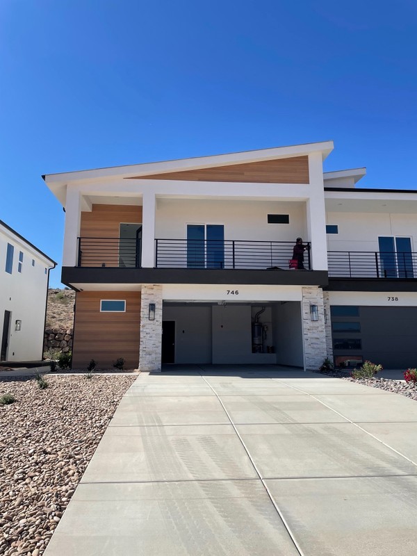 Washington Townhome: 746 E Desert Cactus Dr