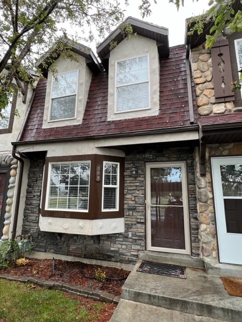 Midway Townhome: 888 E Hamlet Cir N