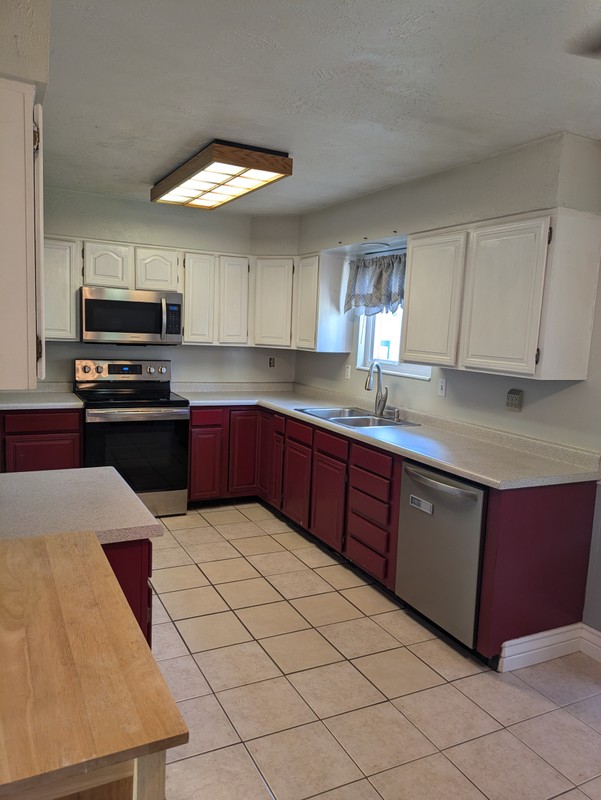 Sandy Single Room: 554 E 9120 S