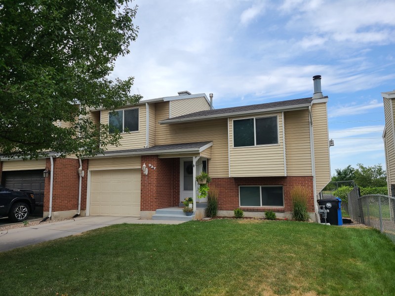 Woods Cross House: 937 N 900 W