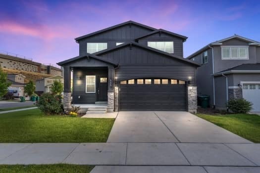 Riverton House: 585 W Life Dr