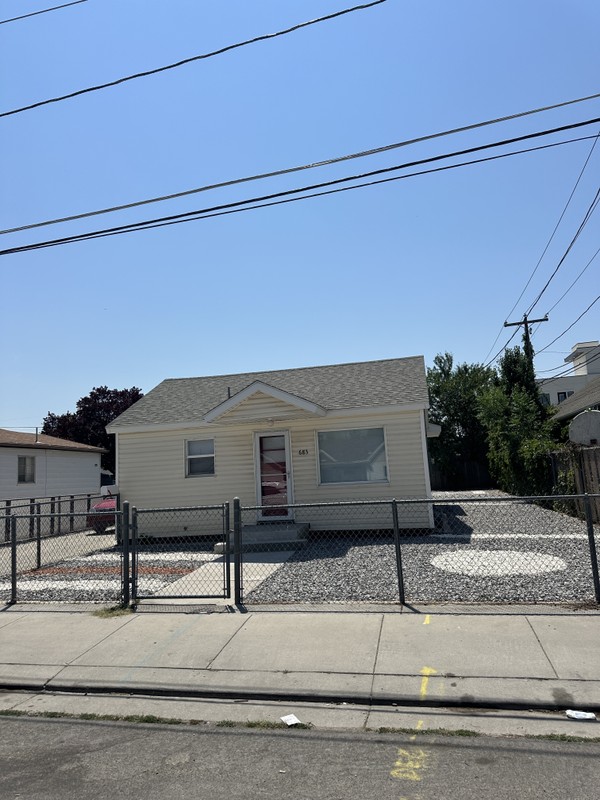 Midvale House: 683 W 6th Ave