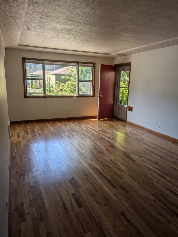 Portland Apartment: 5133 SE Woodward St