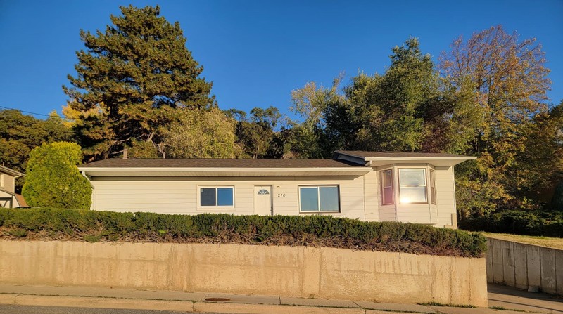 Centerville House: 210 N 700 E