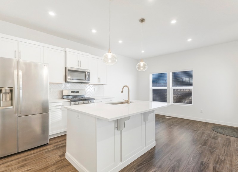 Eagle Mountain Townhome: 4515 E Hurstbourne Dr