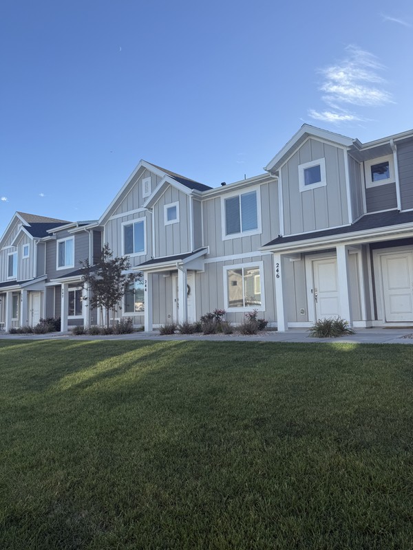 Saratoga Springs Townhome: 246 N Salty Ln
