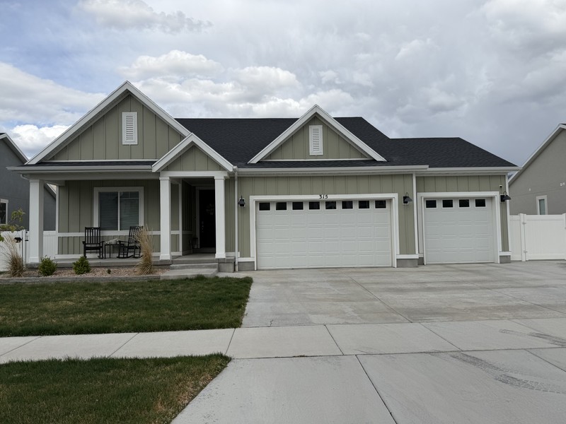 Mapleton Multiplex: 315 S Sherman St