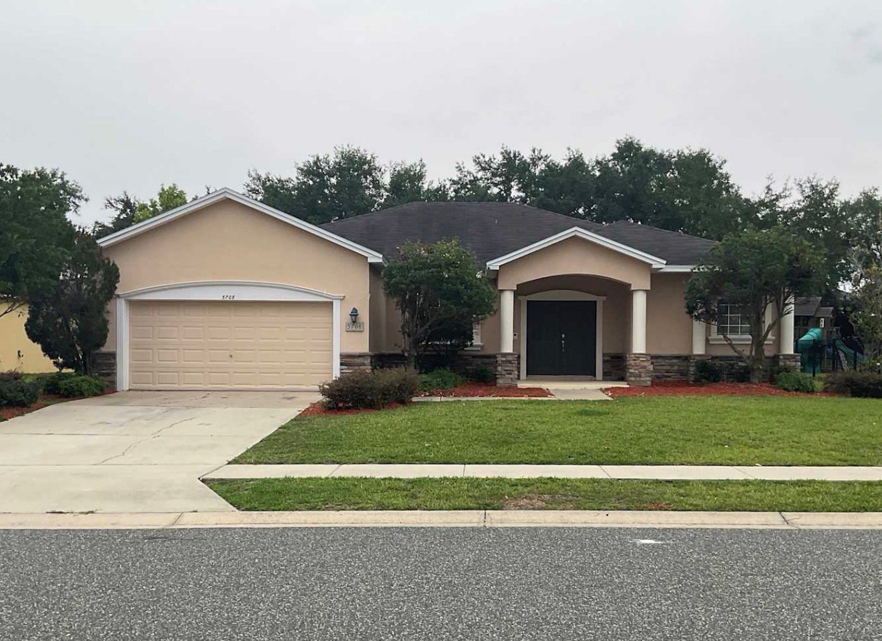 Leesburg Townhome: 5708 Great Egret Dr