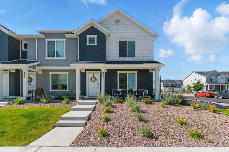 Saratoga Springs Townhome: 933 E Jack Dr