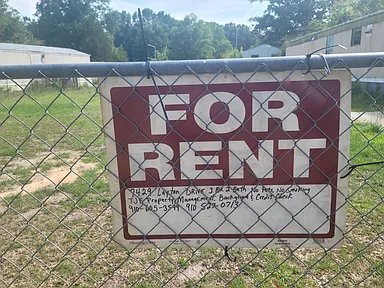 Fayetteville House: 7429 Layton Drive