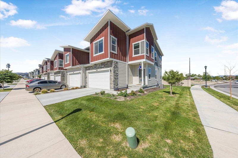 South Jordan Townhome: 1502 W Sparta Way