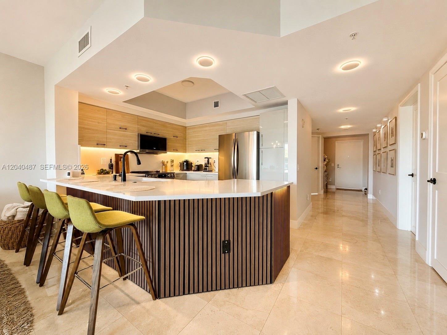 north miami Condo: 15051 royal oaks lane