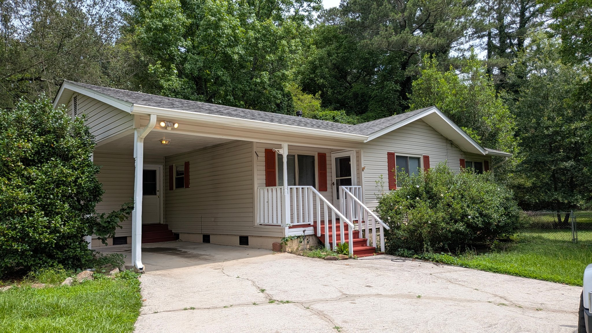 Snellville House: 4521 Amy Rd